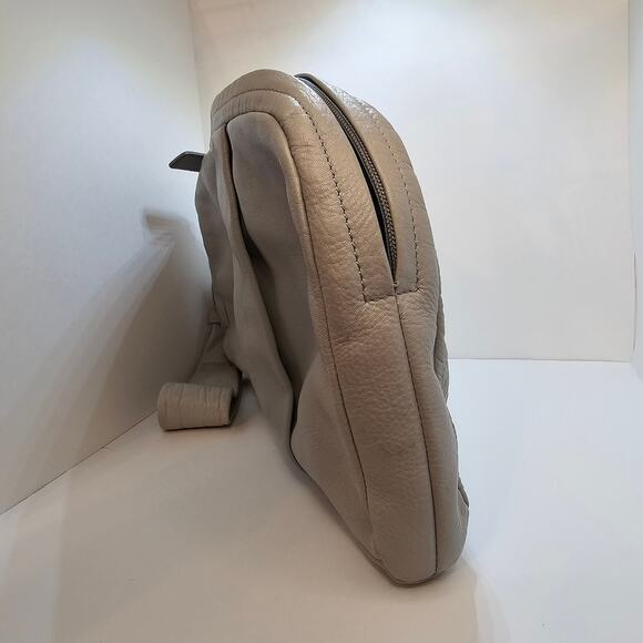 Calvin Klein Pebbled Leather Tote Bag With Wrist Strap - Picture 4 of 6